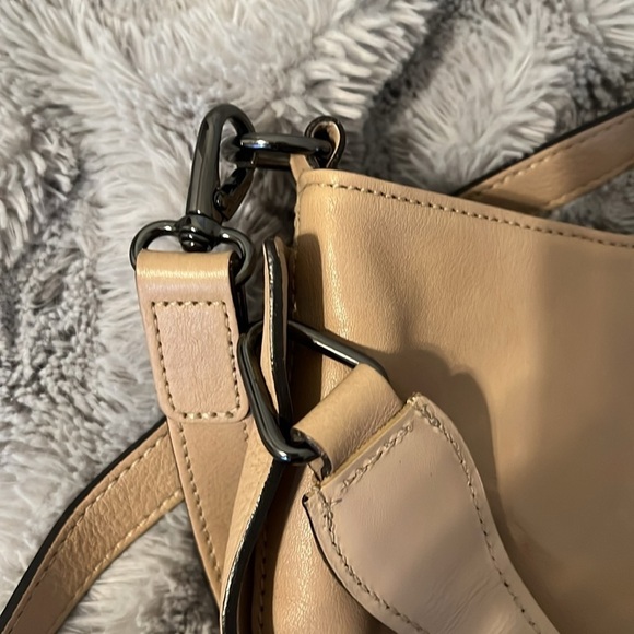 Longchamp classic leather cross body 3D bag in light beige - Picture 8 of 16